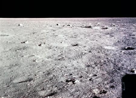  Teori Konspirasi Pendaratan Pertama di Bulan